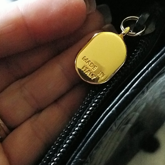 Suarez - Picture 4 of 7